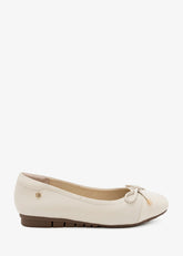 ديليتا- أبيض مائل للصفرة